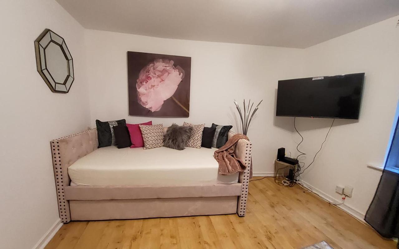 Sleeps 6 On Separate Beds, 4 Smart Tvs, Netflix Apartment Edinburgh